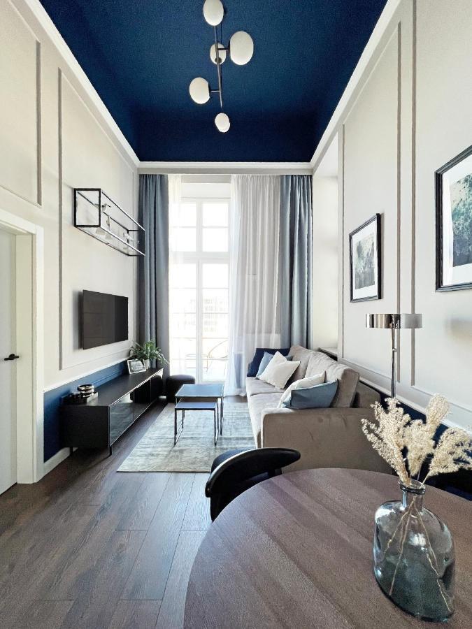 Aboutartapartments - By The River Apartment