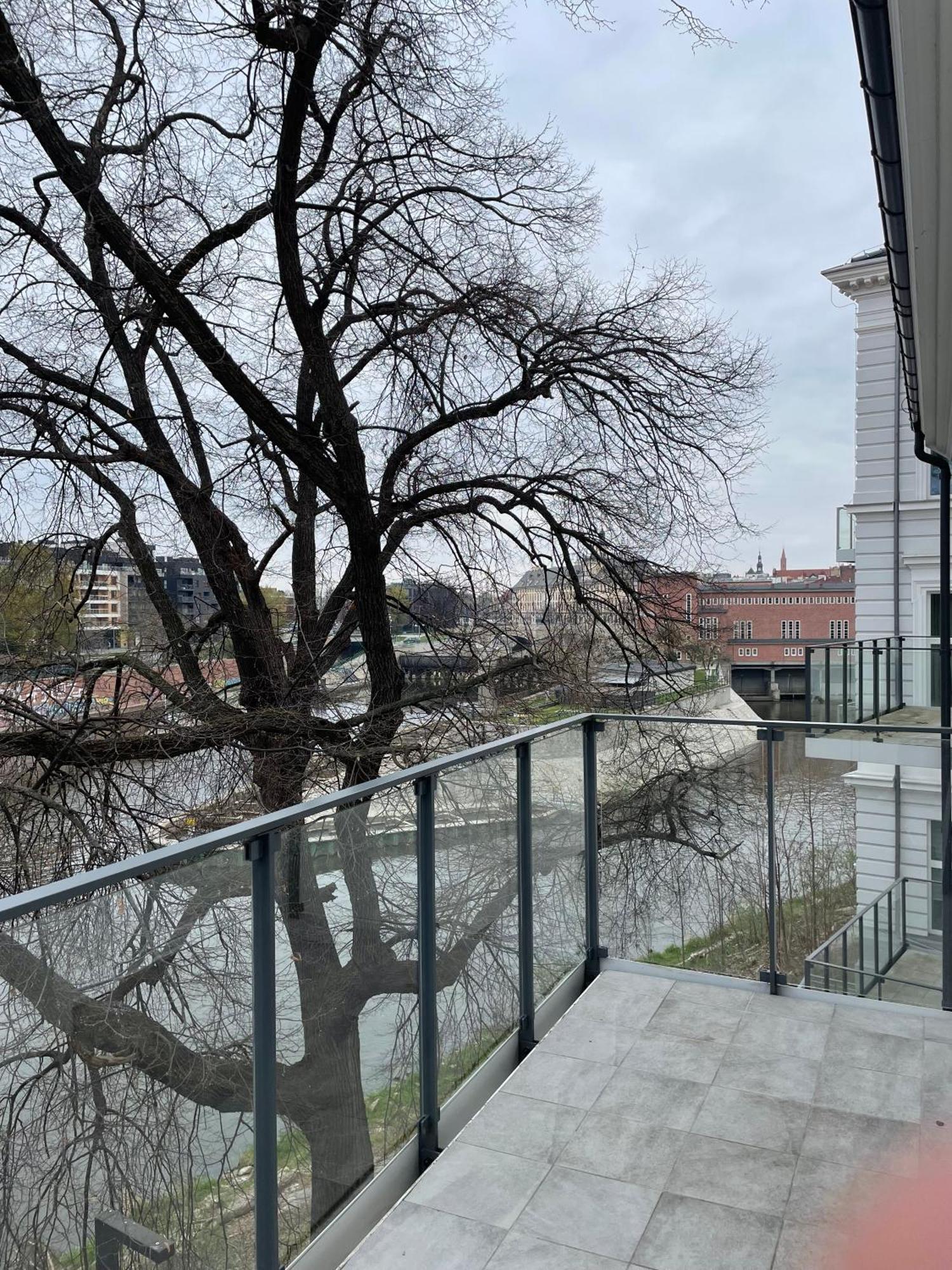 Aboutartapartments - By The River Apartment